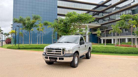 FORD F-250 3.9 XLT 4X2 CS DIESEL 2P MANUAL FORD F-250 3.9 XLT 4X2 CS DIESEL 2P MANUAL